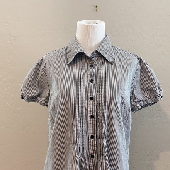 Apt. 9 top size Large - Picture 2 of 7